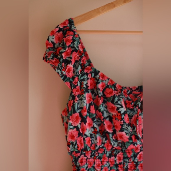 Old Navy Floral Smocked Waist Dress – cottage core - red - Size Medium - Picture 3 of 8